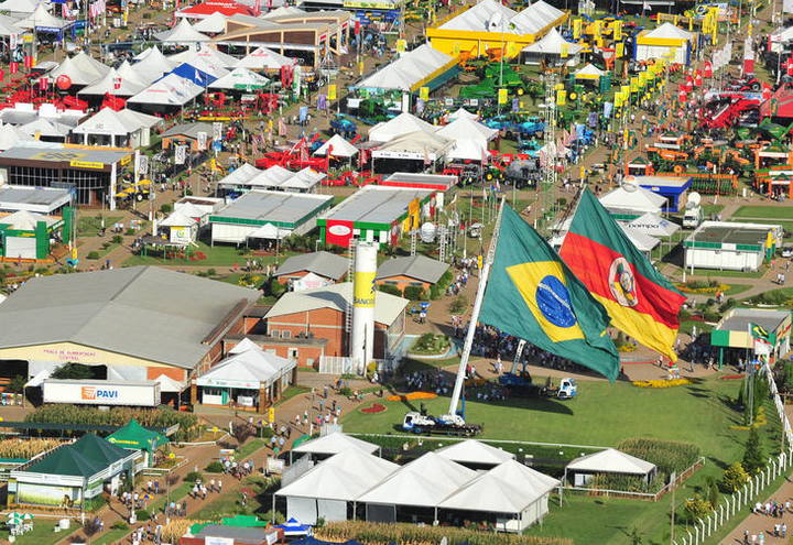 Estrangeiros buscam referências na Expodireto Cotrijal, no Rio Grande do Sul