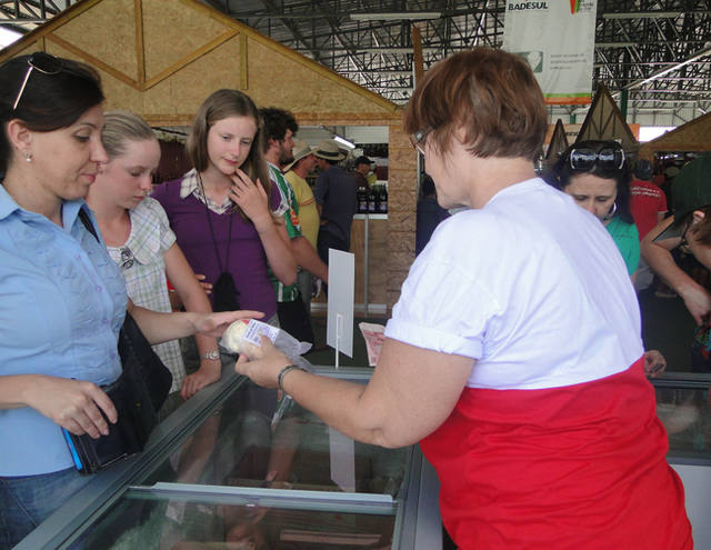 Recordes de temperatura e consumo de água marcam a Expodireto 2012