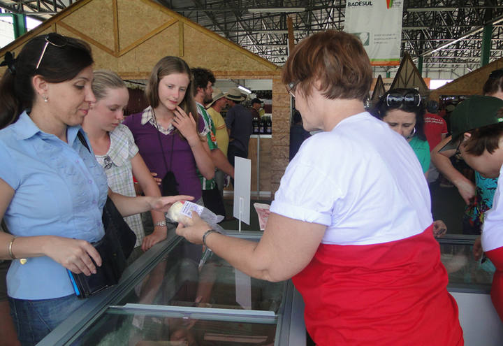 Recordes de temperatura e consumo de água marcam a Expodireto 2012