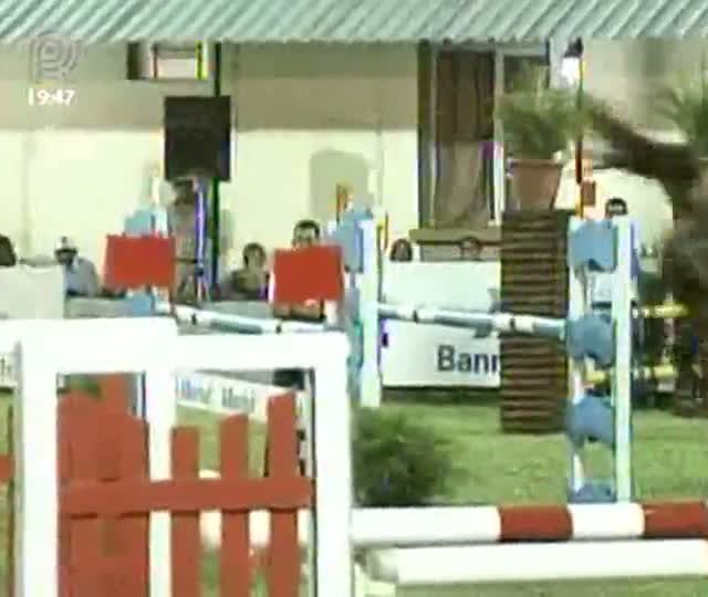 Festival Hípico Noturno é realizado em Porto Alegre (RS)