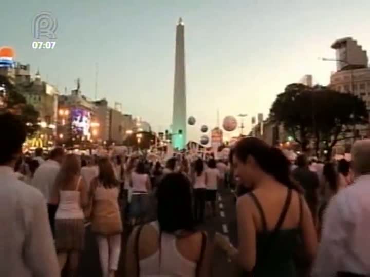 População argentina protesta em Buenos Aires contra inflação e corrupção