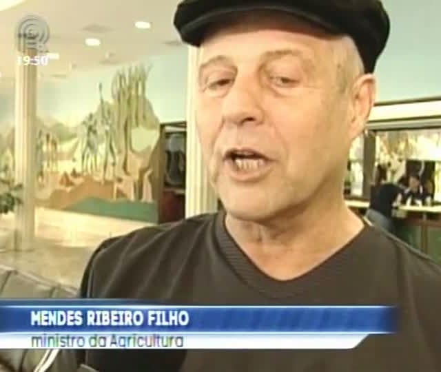 Ministro da Agricultura recebe alta nesta terça