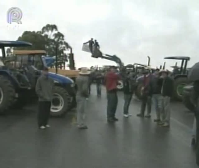 Agricultores protestam contra demarcação de reserva indígena no RS