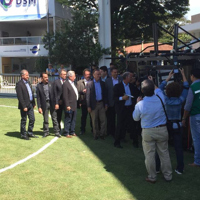 Autoridades fazem vacinação simbólica do gado no Parque Fernando Costa