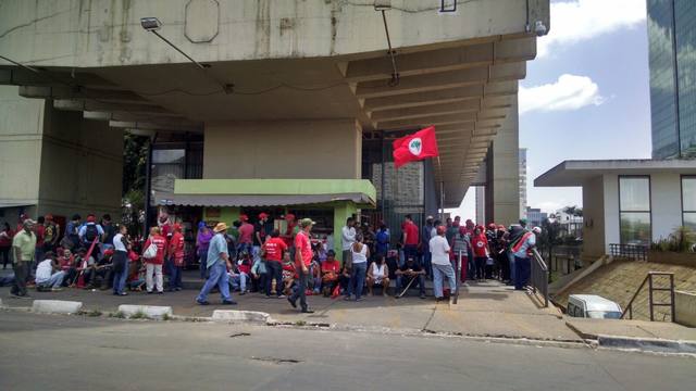 MST invade prédio do Incra em Brasília