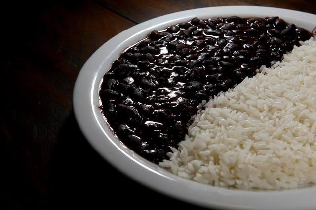 SAO PAULO 21/09/2009 - ECONOMIA OE - Feijao - Arroz - Materia sobre a queda do preco do arroz e do feijao. As imagens foram feitas no restaurante Bolinha. FOTO JONNE RORIZ/AE