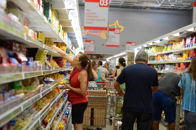 Revisão de tabela do IR movimentará a economia do país, diz ministro