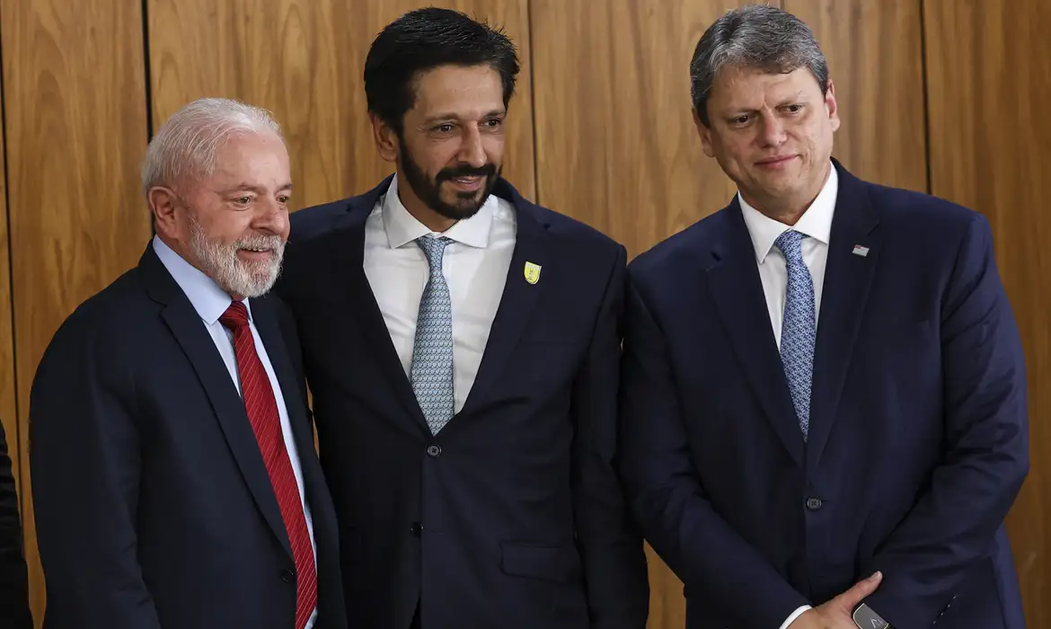 Lula; o prefeito de São Paulo, Ricardo Nunes; e o governador de São Paulo, tarcísio de Freitas