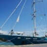 Porto de São Sebastião; veleiro levará café paulista até Le Havre, na França.