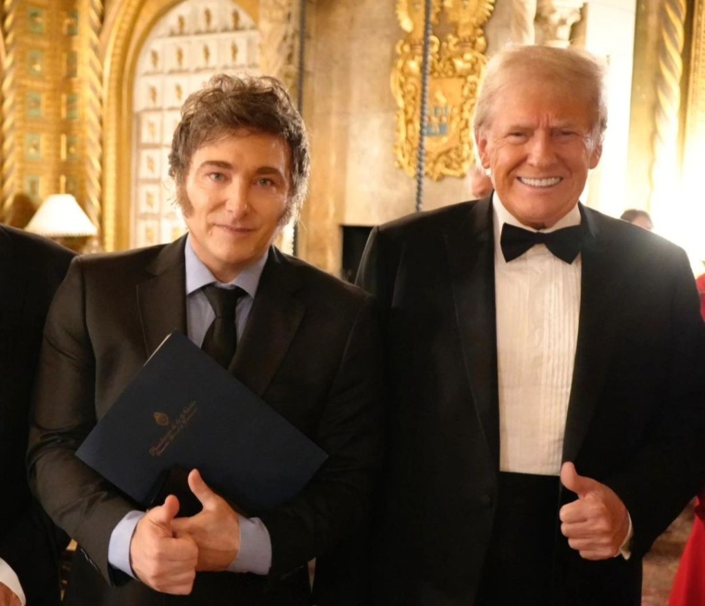 Trump e Milei se encontram pela primeira vez após as eleições dos EUA Trump e Milei se encontram pela primeira vez após as eleições dos EUA