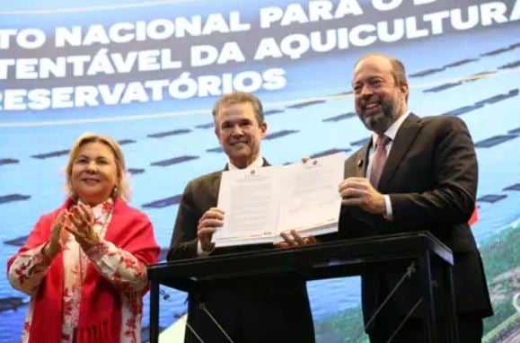 Ministro da Pesca e Aquicultura, André de Paula e o ministro de Minas e Energia, Alexandre Silveira