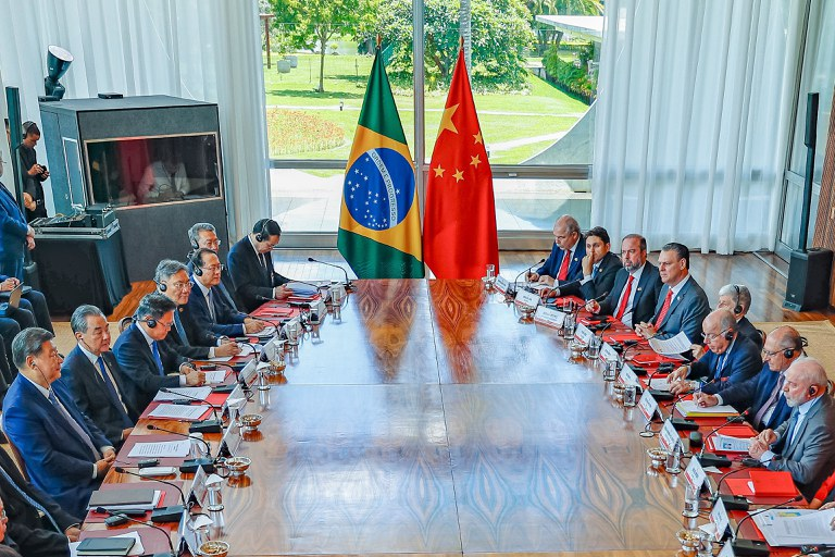 China e Brasil fecham acordos