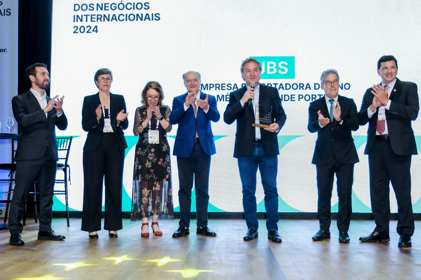 JBS ganha prêmio como empresa exportadora