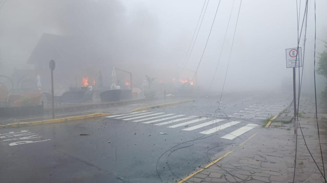 Avião cai em Gramado (RS)