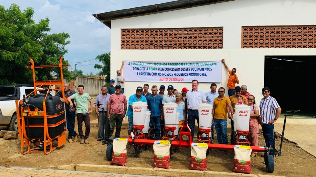 Entrega Kits de irrigação para pequenos agricultores da agricultura familiar no Oeste da Bahia e sudoeste