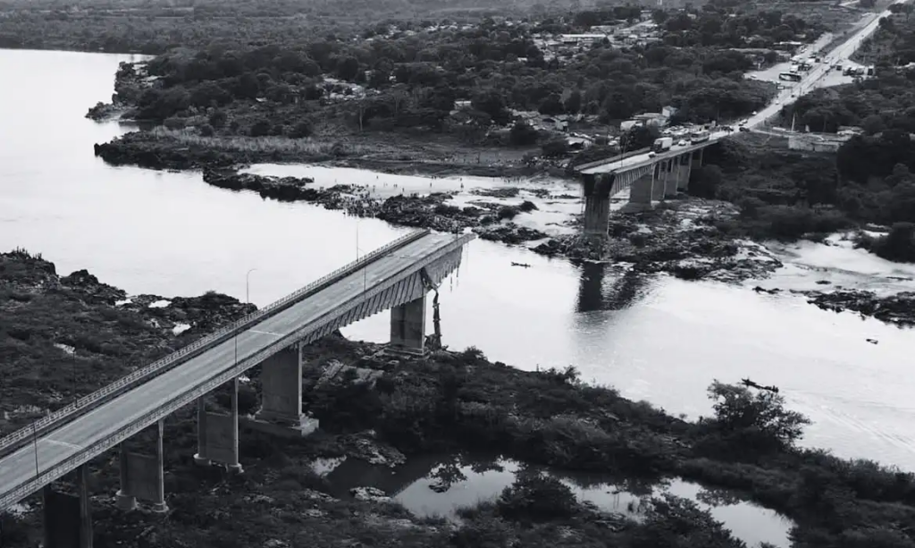 Local onde ruiu ponte sobre o Rio Tocantins Local onde ruiu ponte sobre o Rio Tocantins