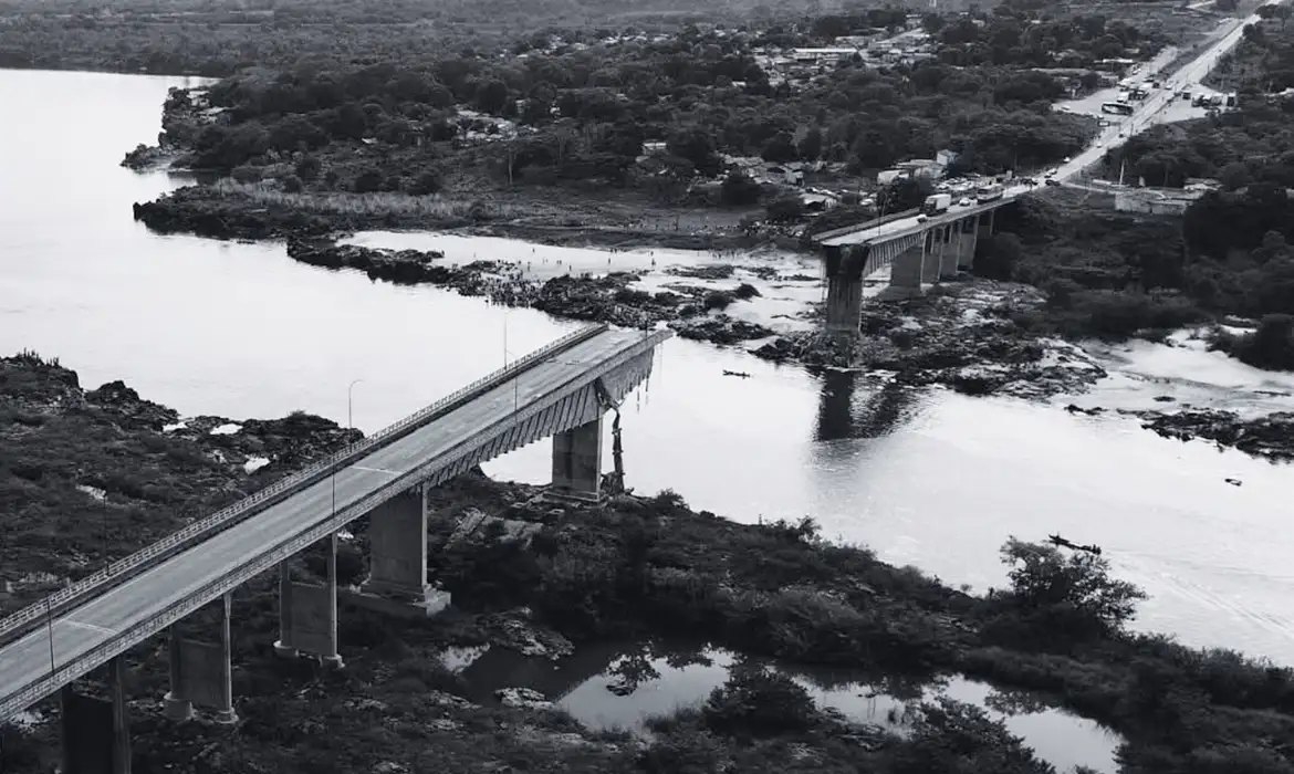 Local onde ruiu ponte sobre o Rio Tocantins