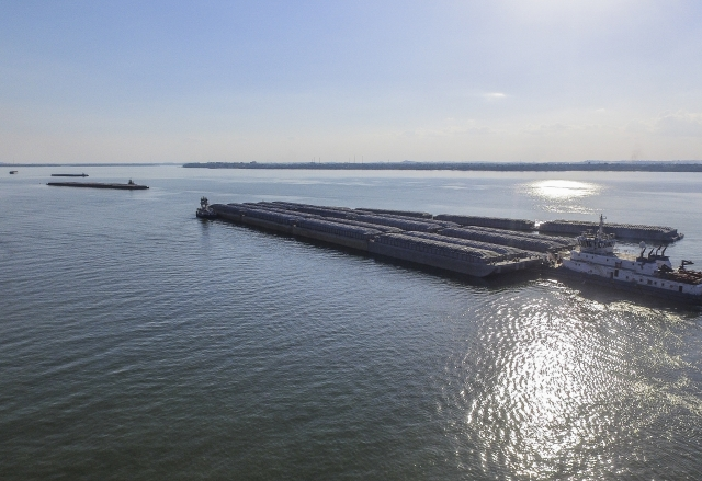 tranropte de cargas para porto na Amazônia