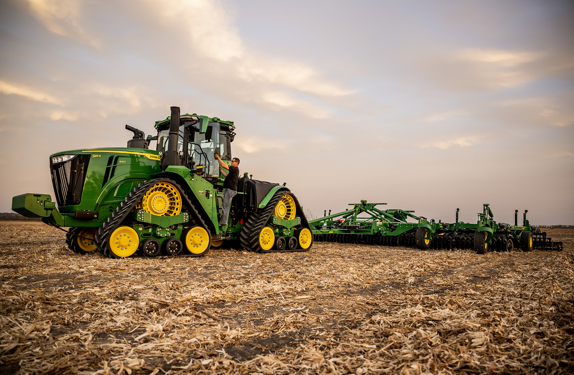 trator com modelo autonômo 9RX da John Deere - máquinas autônomas