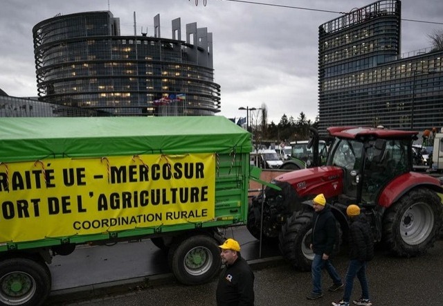 PROTESTO NA FRANÇA