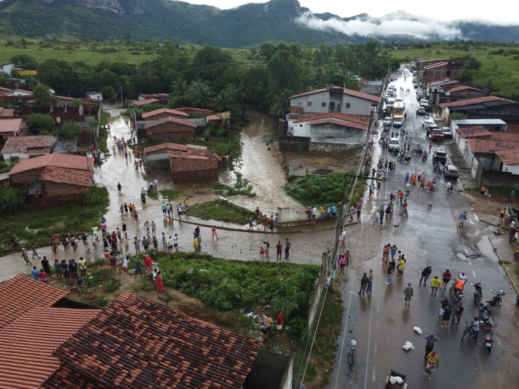 chuva, Itambé, estragos, famílias desalojadas, desabrigadas