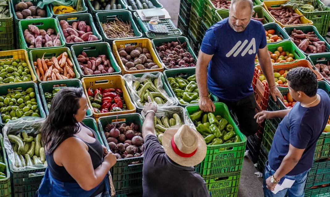 Após um ano de retração, venda de alimentos registra alta em julho