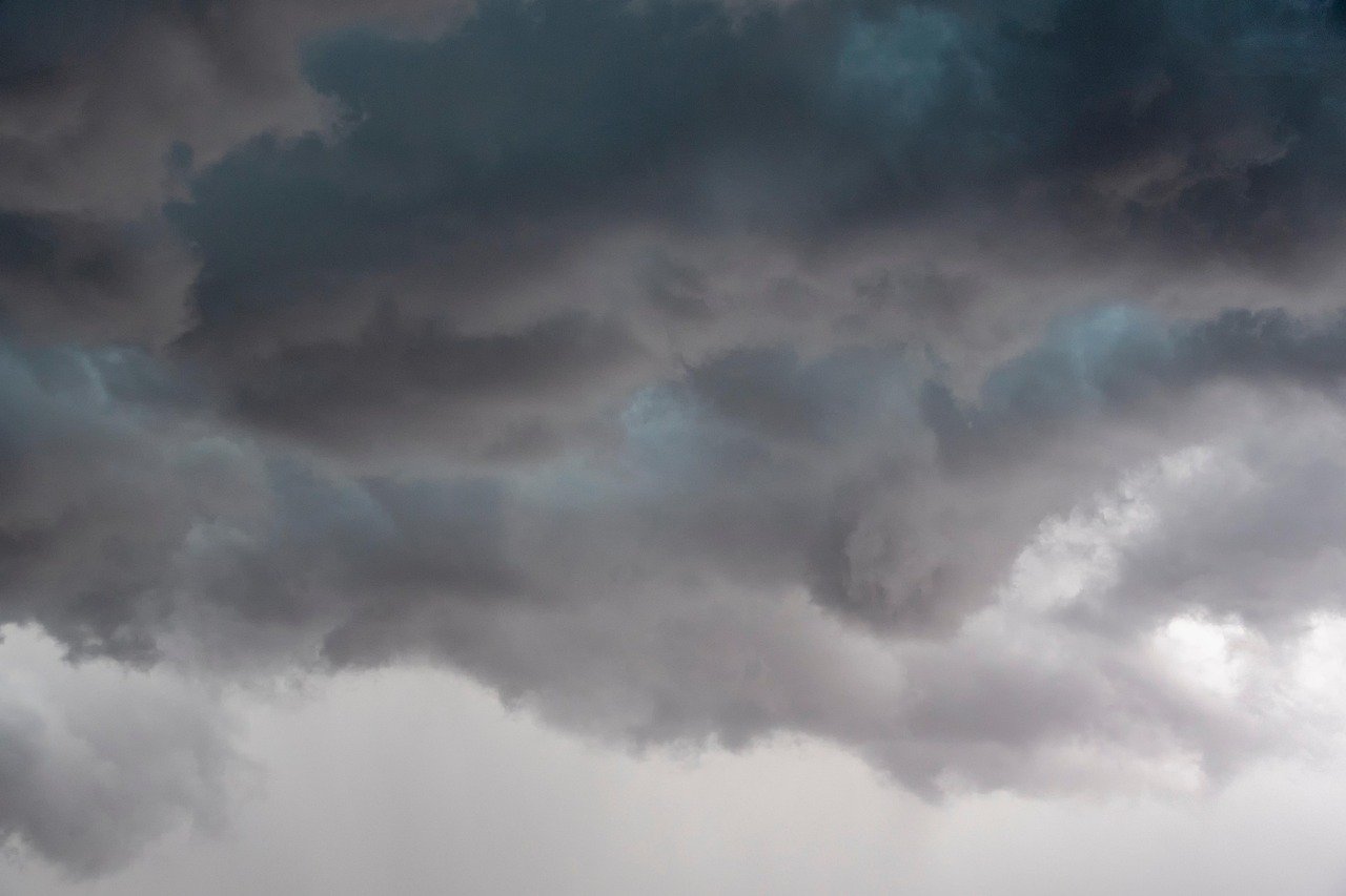 Céu nublado com nuvens