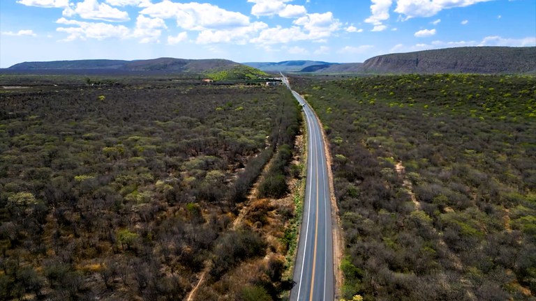 Rodovia, BR 242, Oeste da Bahia, escoamento safra de grãos