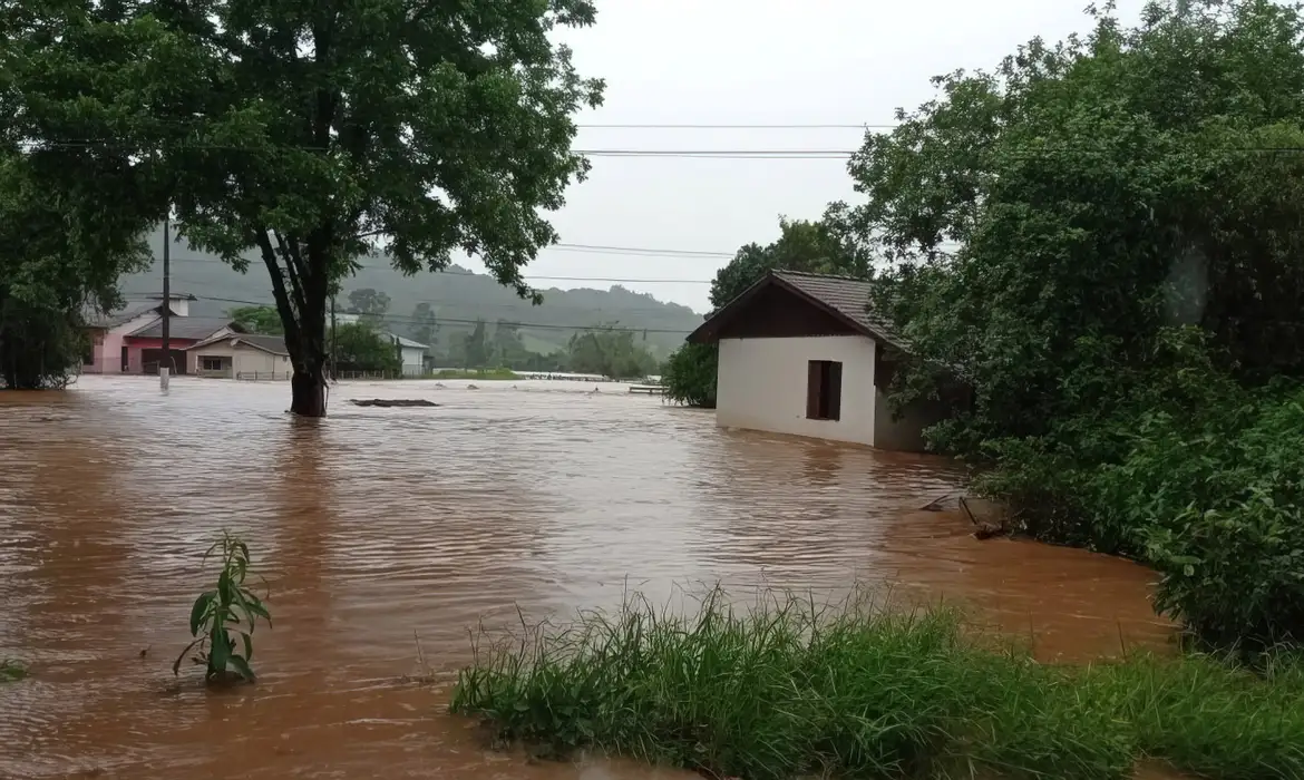 área alagada em razão de excesso de chuva no Rio Grande do Sul