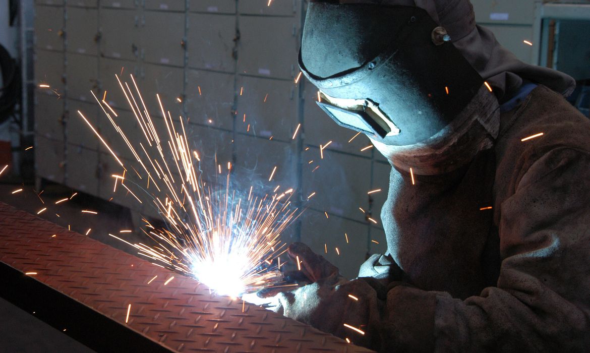Produção industrial sobe 0,1% em junho