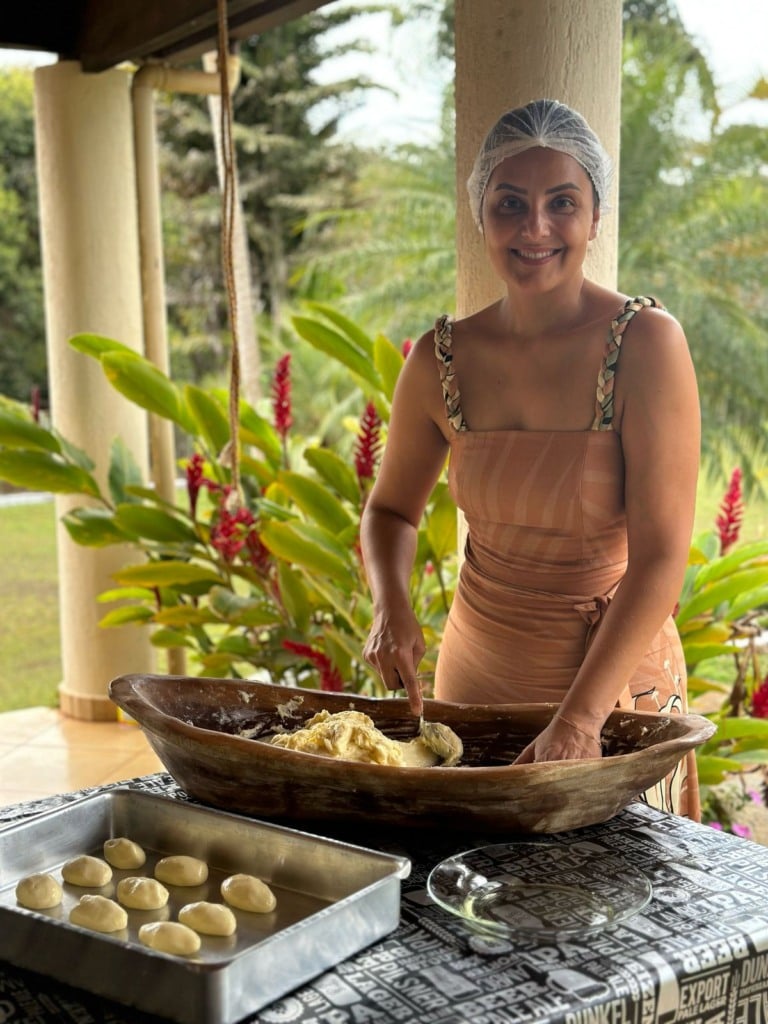 Mulher fazendo bolinhos