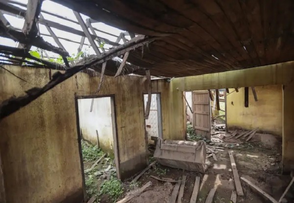 casa destruída por enchente em Cruzeiro do Sul (RS)