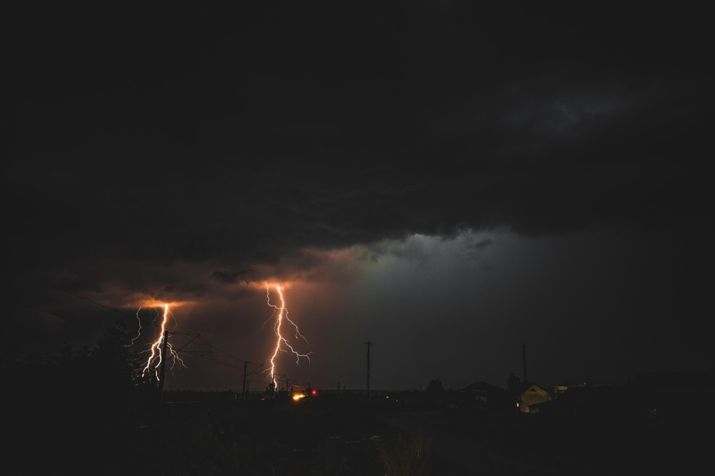 chuva forte, tempestade, raios chuva forte, tempestade, raios
