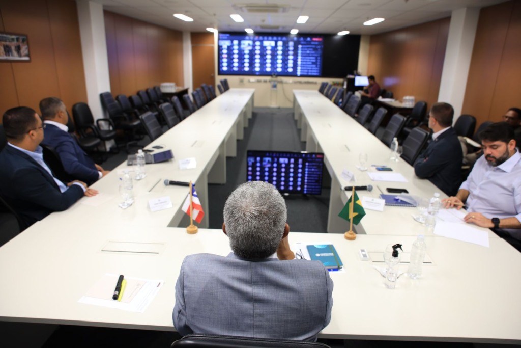 reunião do governador Jerônimo Rodrigues, com municípios afetados pela seca; milho