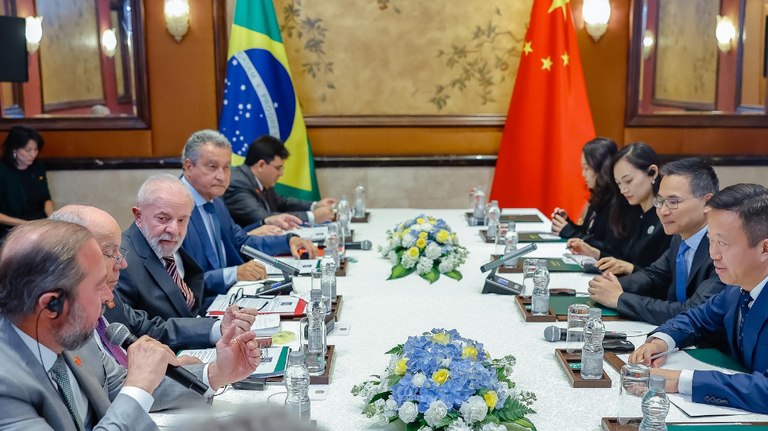 Representantes do governo brasileiro durante o fórum Brasil - China, em Pequim