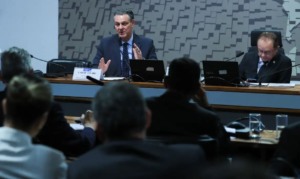 Carlos Fávaro - audiência no Senado - gripe aviária