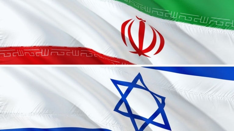 bandeiras do Irã e de Israel, países que estão em conflito bandeiras do Irã e de Israel, países que estão em conflito