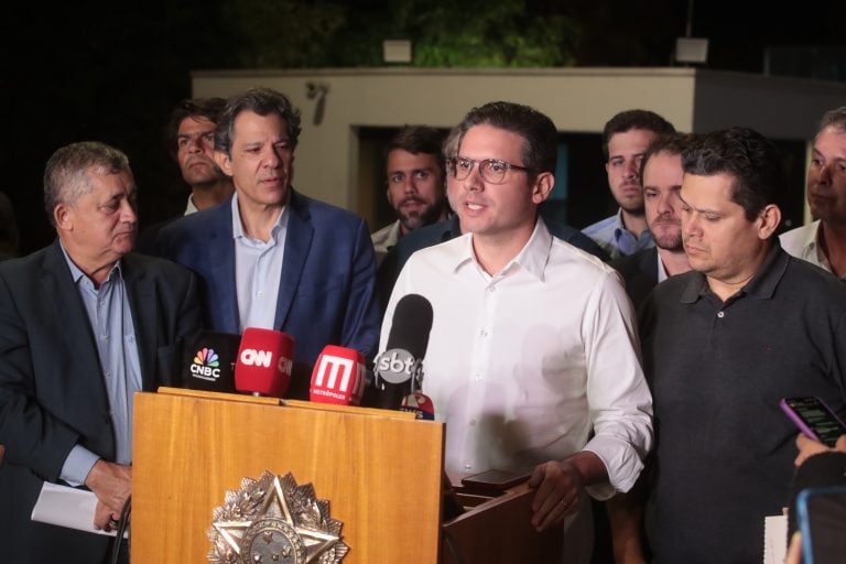 Motta concede entrevista ao lado de líderes, Haddad e Alcolumbre Motta concede entrevista ao lado de líderes, Haddad e Alcolumbre