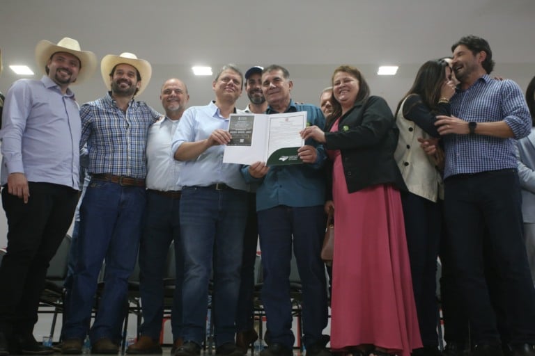 Entrega de títulos rurais em São Paulo