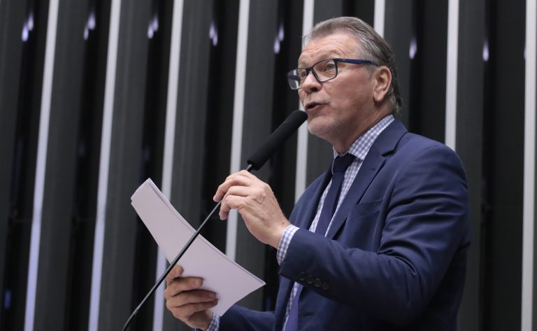 Deputados aprovam uso de fundo social para agricultores atingidos por calamidades