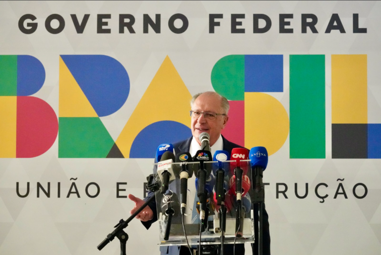 Governo se reúne com empresas do agro nesta terça para discutir tarifaço de Trump Governo se reúne com empresas do agro nesta terça para discutir tarifaço de Trump