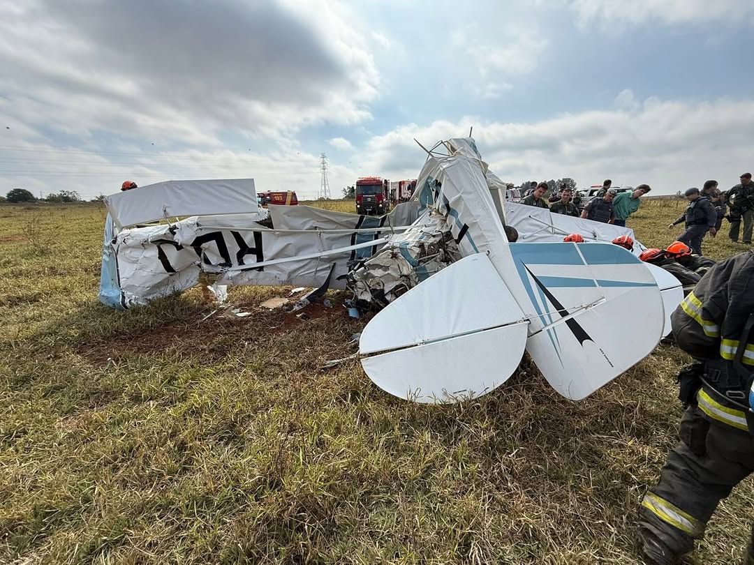 VÍDEO: aeronave cai em área rural de São Paulo e mata duas pessoas