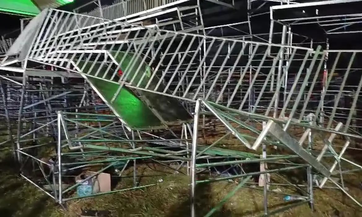 Desabamento de arquibancada em rodeio deixa 60 feridos em SP