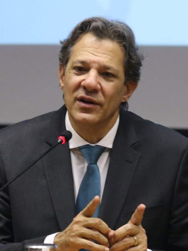 "Há coleção de fatores para a queda dos juros", diz Haddad "Há coleção de fatores para a queda dos juros", diz Haddad