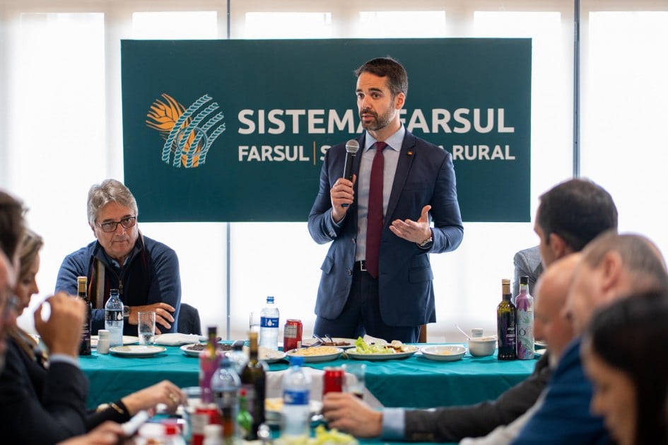 governador do RS Eduardo Leite reuniçao Farsul