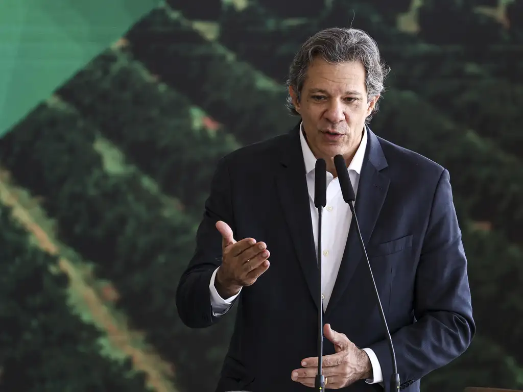 Governo cria plano para socorrer setores atingidos por tarifaço de Trump