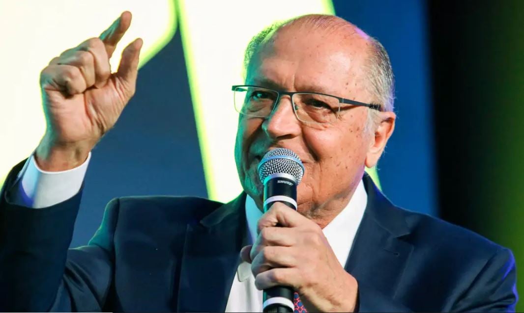 Plano de contingência ao tarifaço deve sair até terça, diz Alckmin