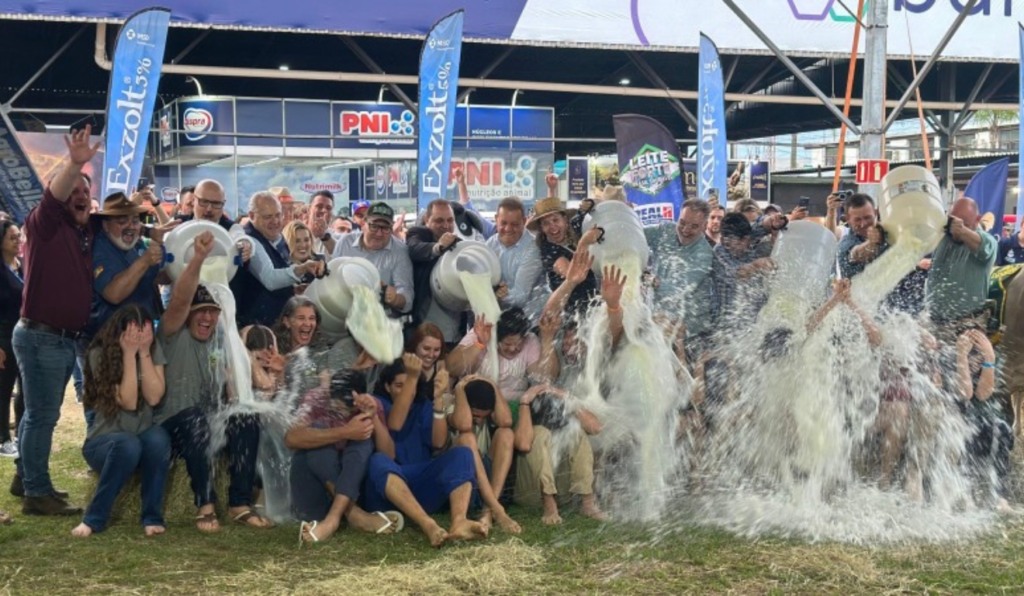 Banho de leite: competição leiteira da Expointer registra recorde Banho de leite: competição leiteira da Expointer registra recorde