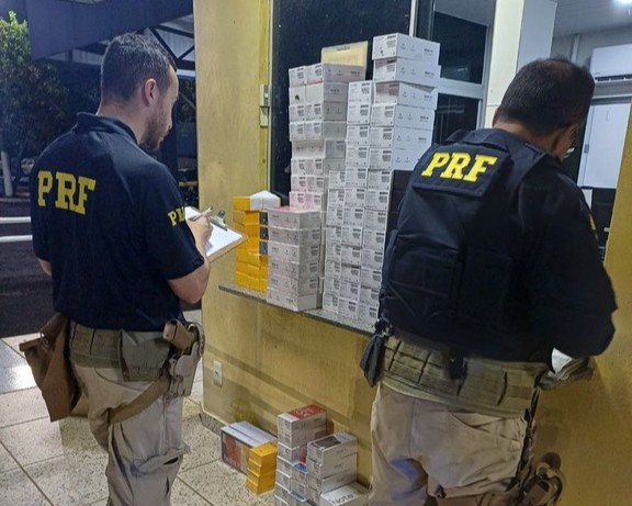 PRF flagra carga de celulares e eletrônicos escondida em caminhão de frutas e legumes