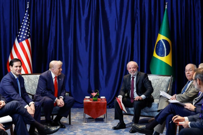 Presidente da República, Luís Inácio Lula da Silva, durante Encontro com o Presidente dos Estados Unidos, Donald Trump, durante o 47ª Cúpula da Associação de Nações do Sudeste Asiático - ASEAN. Foto: Ricardo Stuckert/PR